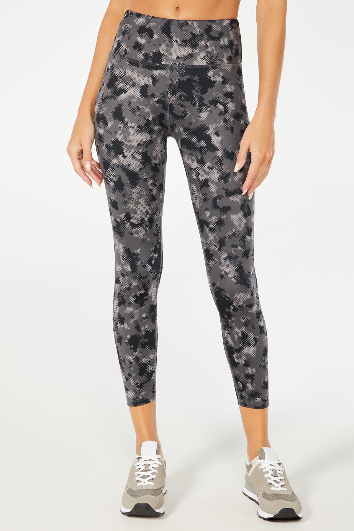 Nilly Legging (Black Circle Half Tone Camo)