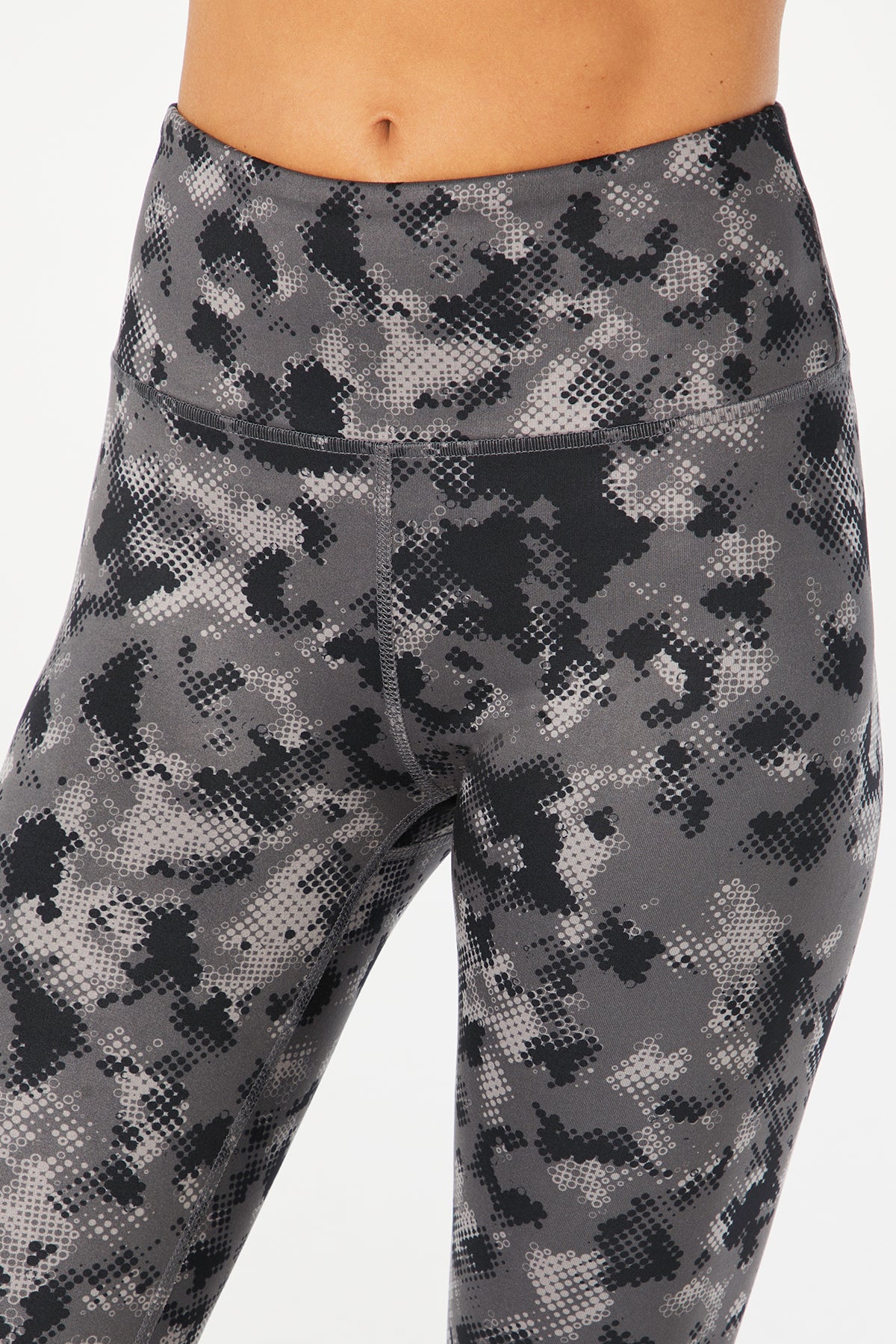 Nilly Legging (Black Circle Half Tone Camo)