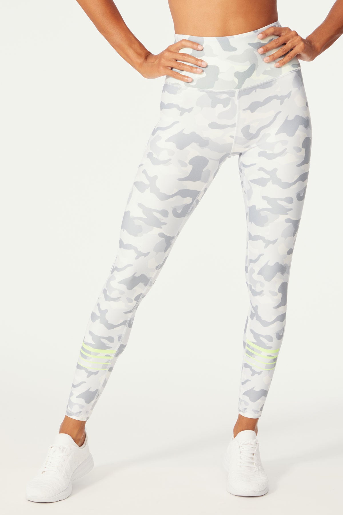 In Motion Legging (Sleet/ Micro Chip/Cloudy Camo)