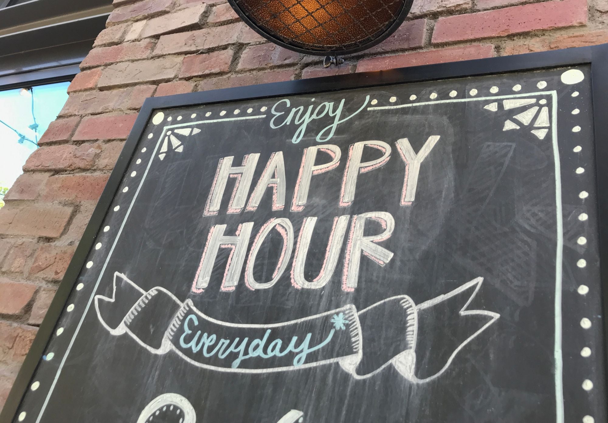 How To Enjoy Happy Hour Without Breaking Your Diet