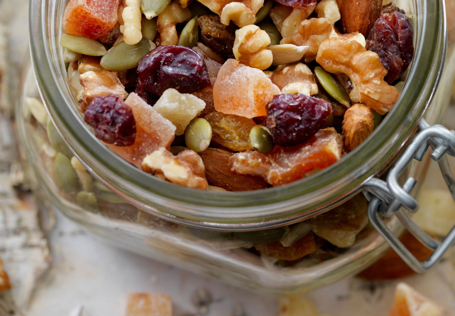 Healthy Snacking on the Go: Nourishing Foods for Summer Travel