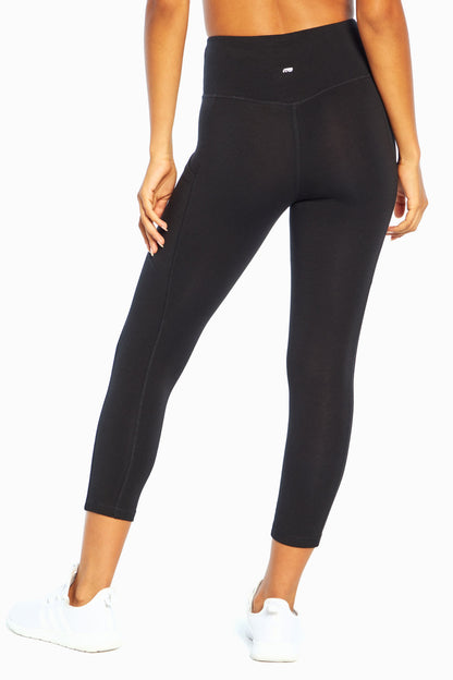 Bailee High Rise Pocket Capri (Black)