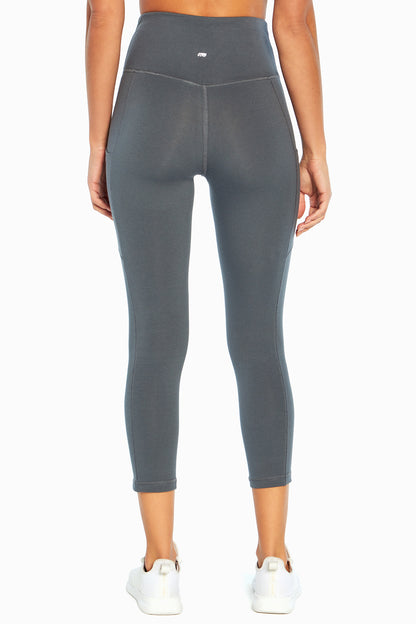 Bailee High Rise Pocket Capri (Turbulence)