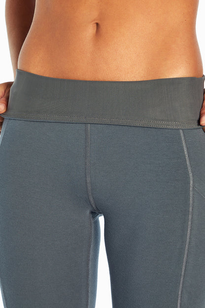 Bailee High Rise Pocket Capri (Turbulence)