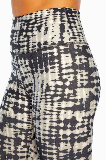 Nilly Legging (Alligator Tie Dye Black/Grey)