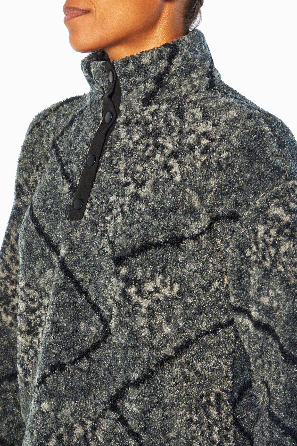 Tyra Pullover (Black Cheetah Bandana)