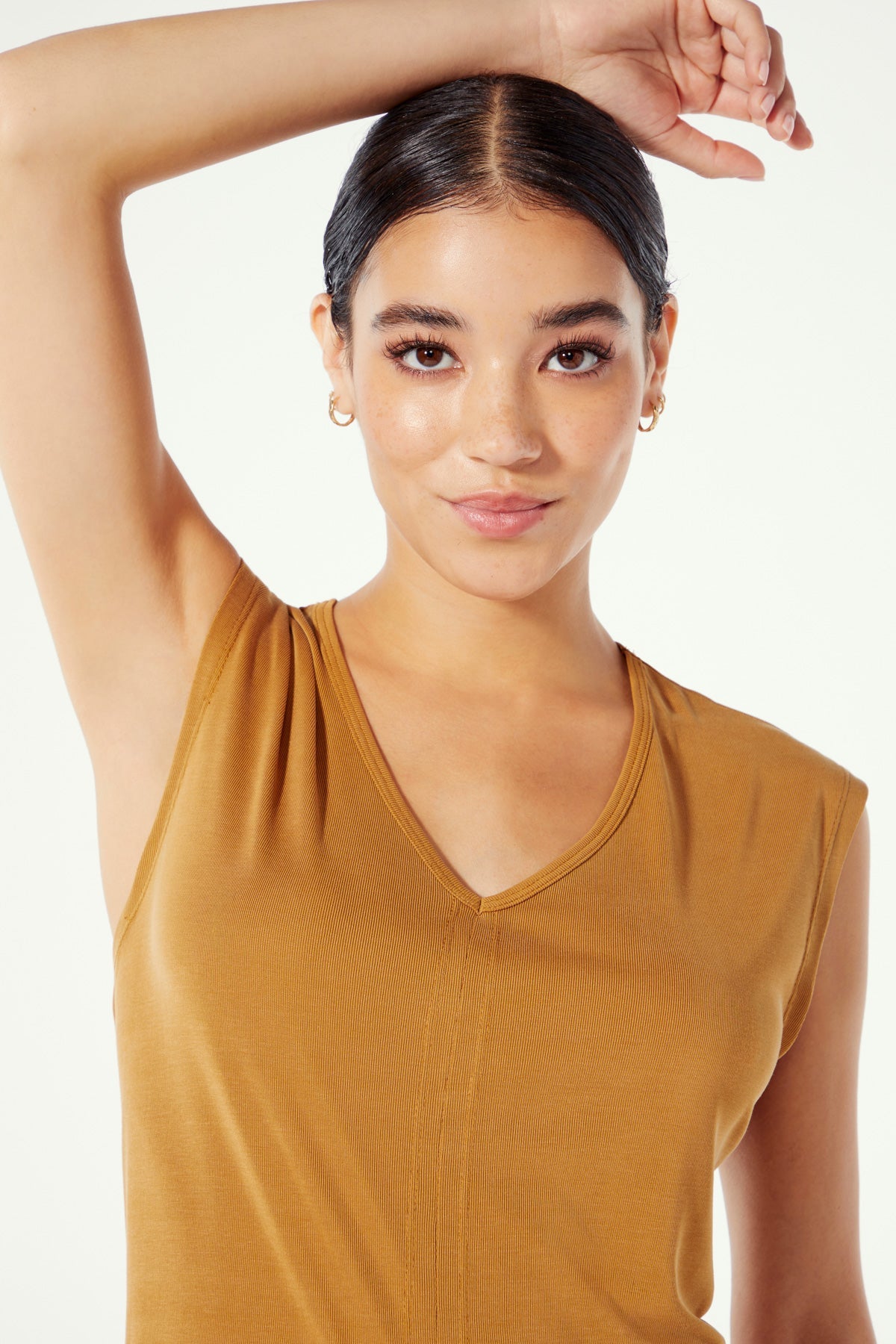 Hattie Tee (Bistre)