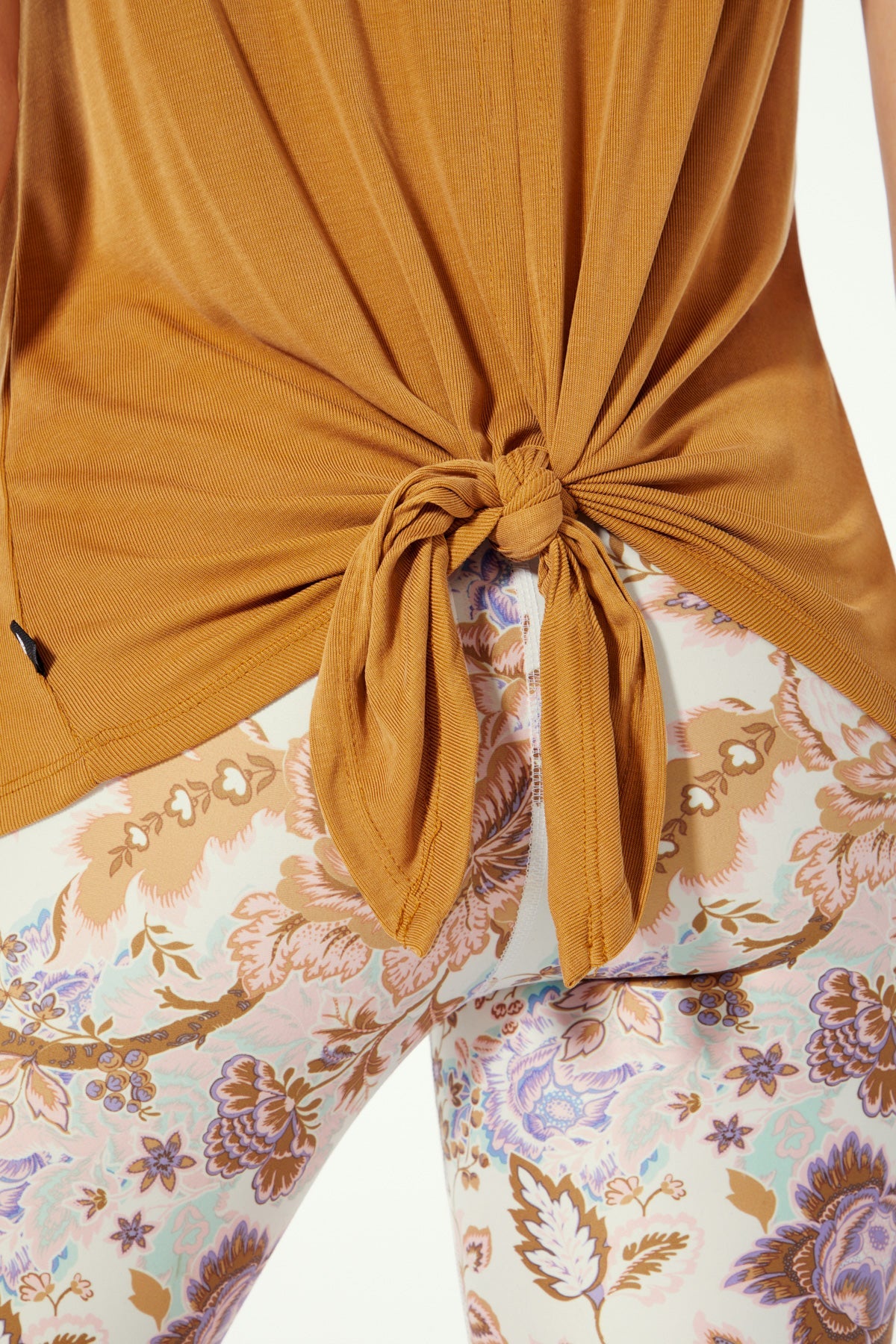 Hattie Tee (Bistre)